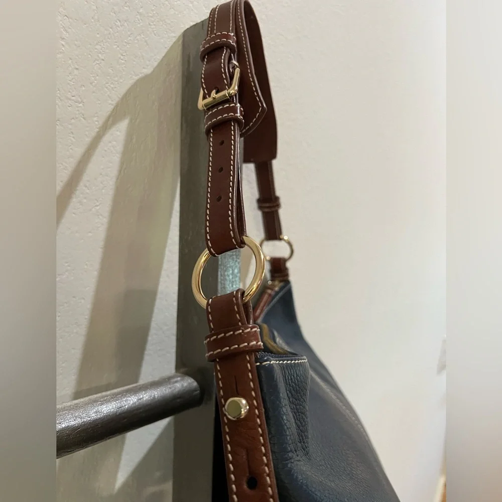 Dooney & Bourke | Mary Hobo Shoulder Bag - Picture 6 of 8